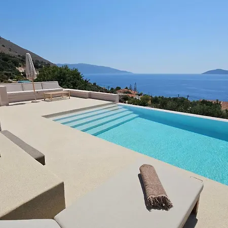 Willa Doto With Private Pool