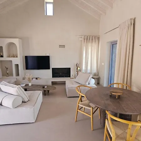 Doto With Private Pool * Ajía Effimía